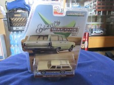 GreenLight Estate Wagons 1 Ford 1985 LTD Country Squire Station Wagon TAN 1:64