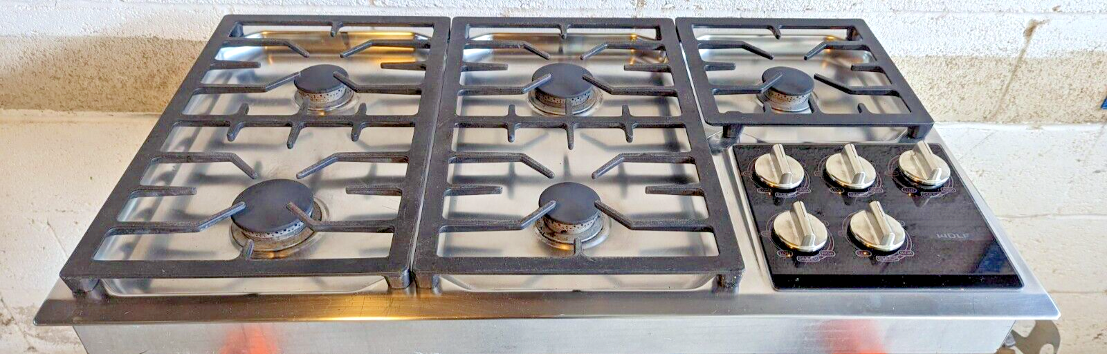 Wolf 36" Propane/NG Cooktop, 5 DualStacked Burners CT36G/S Used