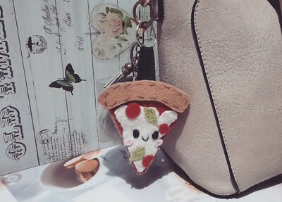 Schlüsselanhänger oder Zubehör für Tasche/Charm in Form einer Pizza aus Filz