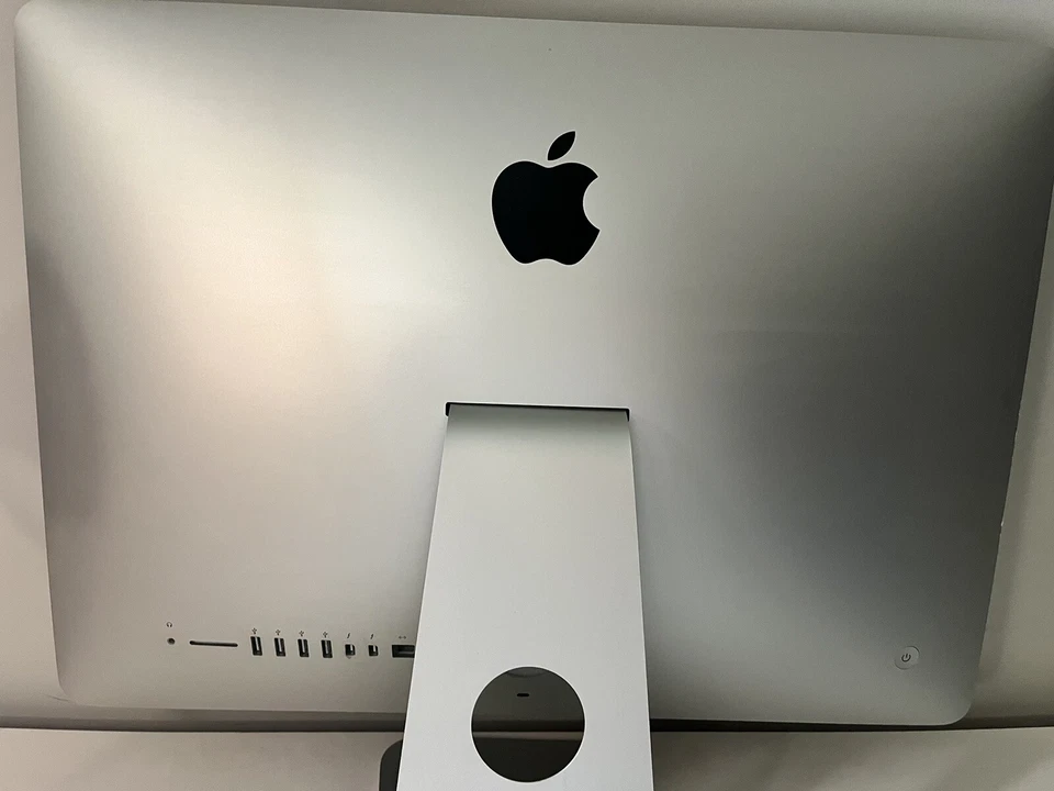 Apple iMac MK452LL/A 21.5" (256 SSD) Intel Core i5-5675R, 3.10GHz, 8GB RAM) - Image 2 of 4