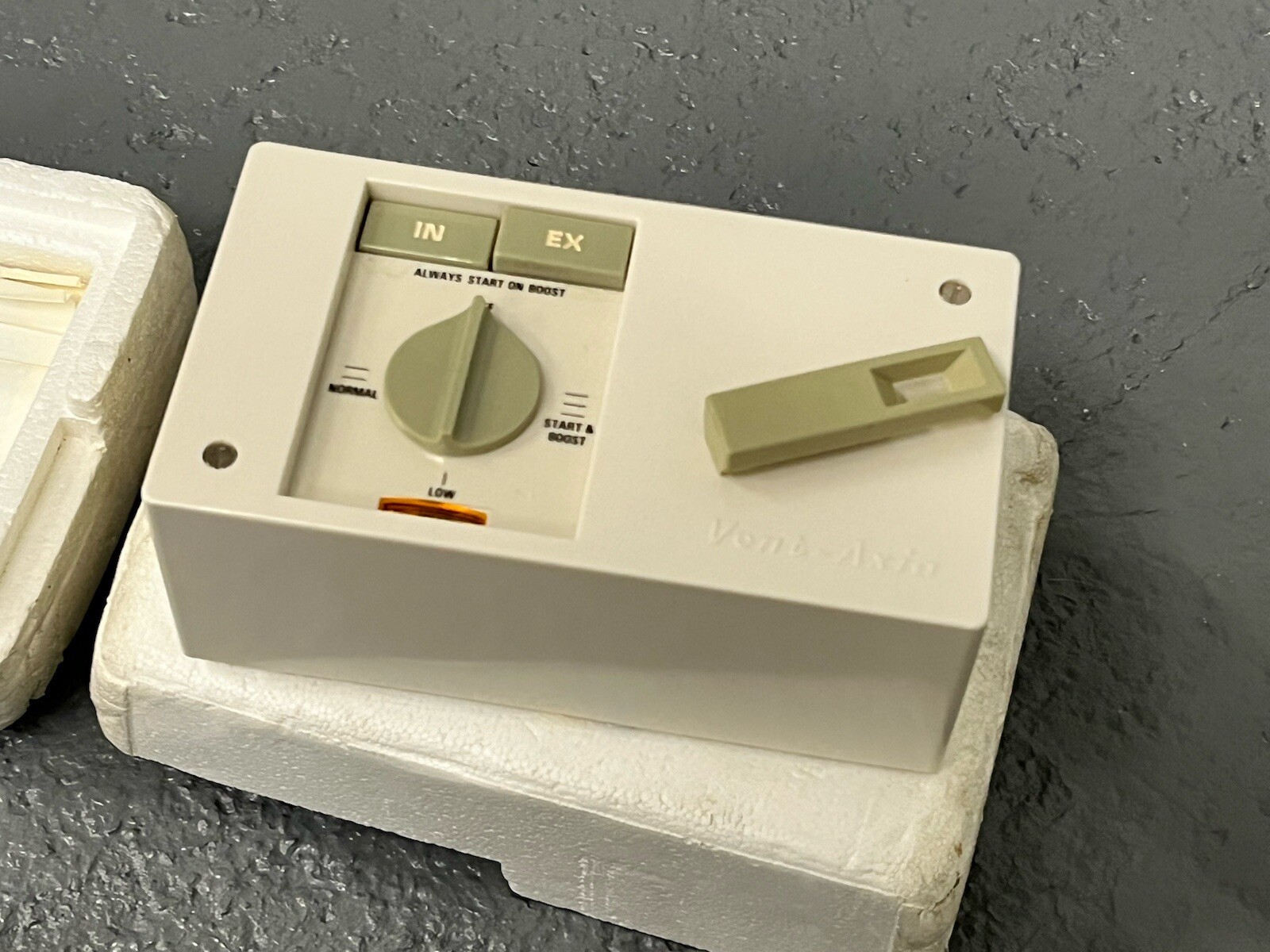 Controlador de 3 velocidades montado en superficie Vent Axia 6/7 nuevo stock antiguo 240v
