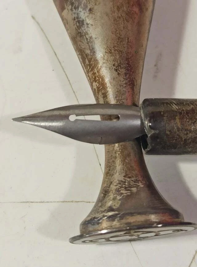 ANTICA XIX sec. CONFEZIONE PENNA CALAMAIO E TIMBRO A CERA IN ARGENTO TITOLO 800 - Immagine 4 di 4