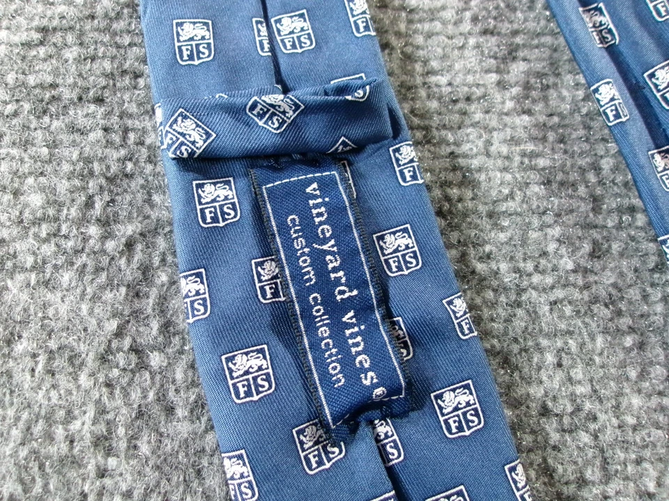 Vineyard Vines Tie Boys Blue Forman School 100% Silk Hand Made USA Necktie - Image 3 of 4