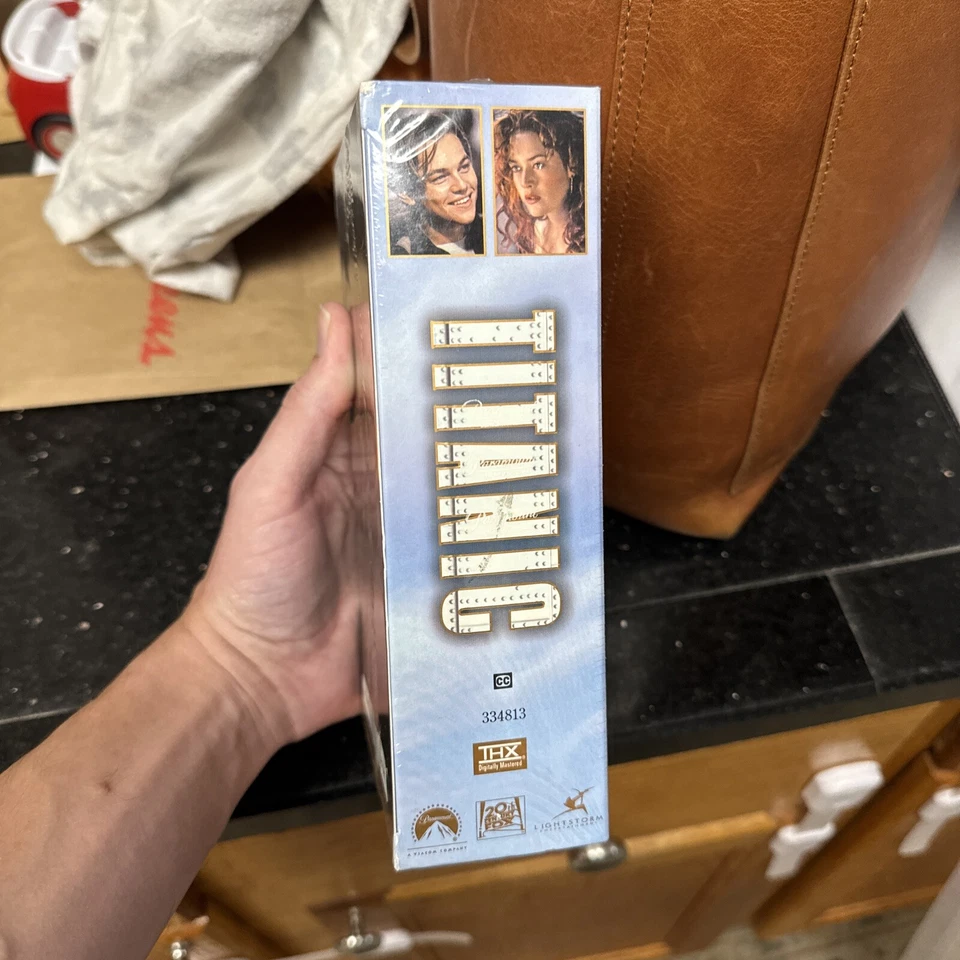 Titanic VHS Sealed 1997 RARE 2 Cassettes 334813 - Image 3 of 4
