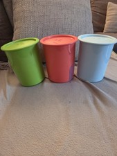 Tupperware 2 Aufbewahrungsbehälter rund 2 l und 1,25l Blau mit weißem Deckel