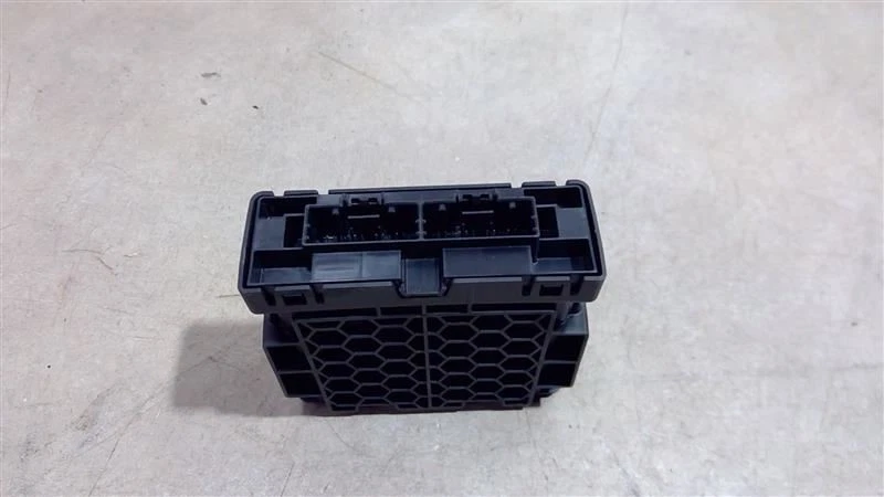 2019-2022 CHEVROLET SPARK NETWORK GATEWAY CONTROL MODULE 13536789 - Image 3 of 4