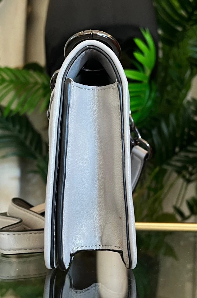 罕见!! 正品 Tory Burch 灰色和枪金属小号 Fleming 单肩包 — 第 2/4 张图片