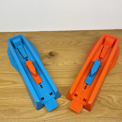 PAAR - Original Hot Wheels Launchers - verstellbar 4 Geschwindigkeiten - Gummibandbetrieben