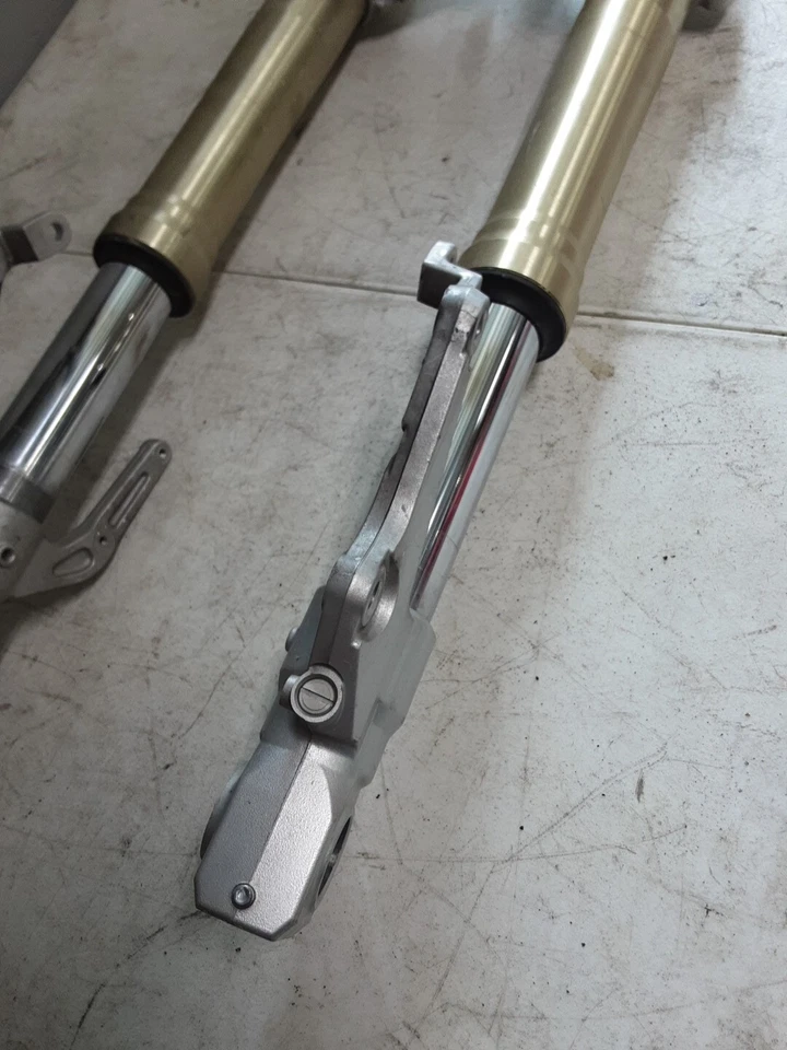 99 98-99 Yamaha YZF R1 YZF-R1 1999 horquillas delanteras potencia suspensión ligeramente doblada Foto 2 de 4