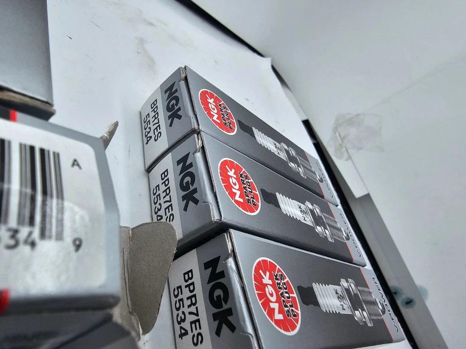 (QTY 8)  NGK Spark Plug BPR7ES 5534 for 1979-1984 Ferrari 308 GTB - Image 4 of 4