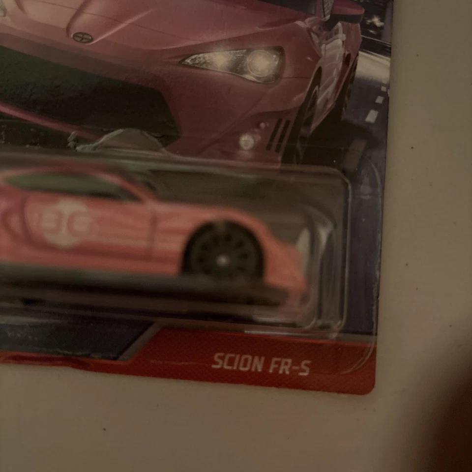 Tarjeta rosa Hot Wheels Toyota Scion FR-S con desgaste ligero Foto 4 de 4