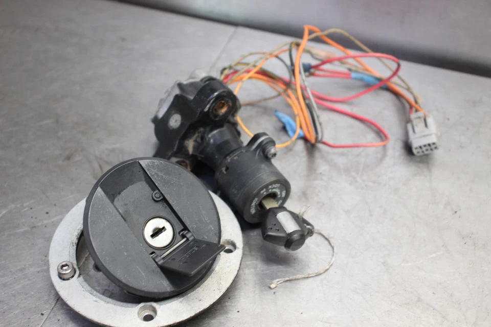 05-06 Suzuki GSXR 1000 Lock Set Ignition Gas Cap Key Foto 4 de 4