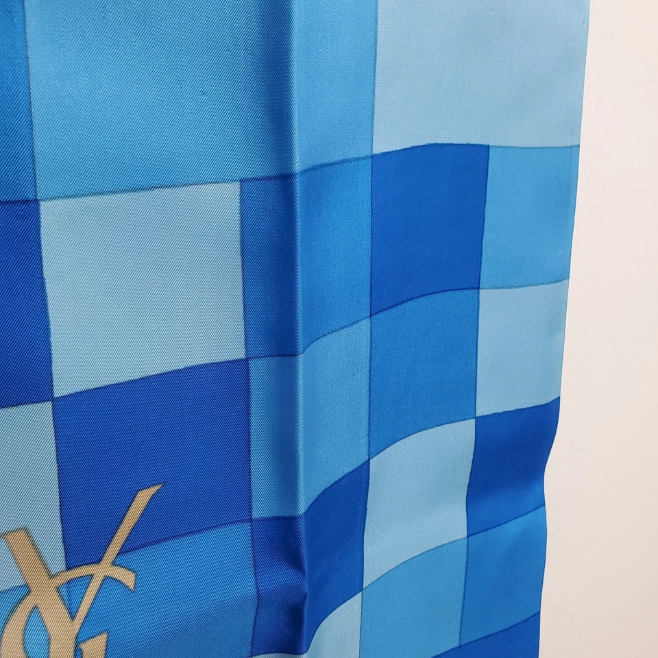 Bufanda de seda envolvente vintage años 70 80 YVES SAINT LAURENT YSL Majorelle azul a cuadros Foto 4 de 4