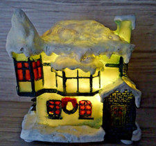 Haus f. Weihnachtsdorf-LED beleuchtet-Weihnachtshaus-Winterdorf-9,5 x 9,5 cm-(4)