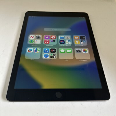 Apple iPad 5th Gen 32gb Wifi Space Grey A1822 Read