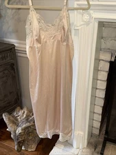 Vintage Wonder Maid Non Cling NYLON Full Slip ILGWU  size 34 Ivory Lace Trim