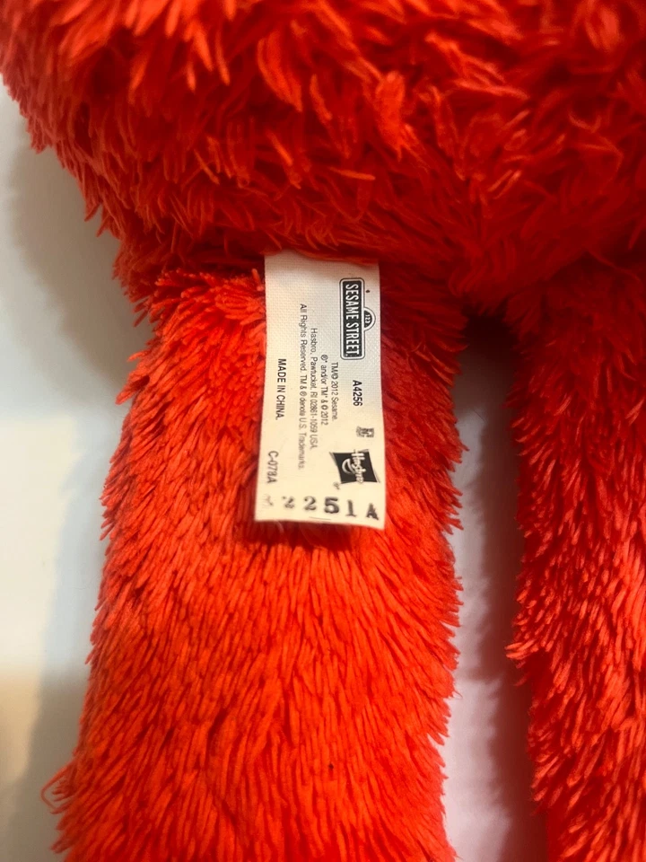 2012 Hasbro Sesame Street Big Hugs Me Elmo 22" Plush Talks & Sings*** Working - Image 3 of 4