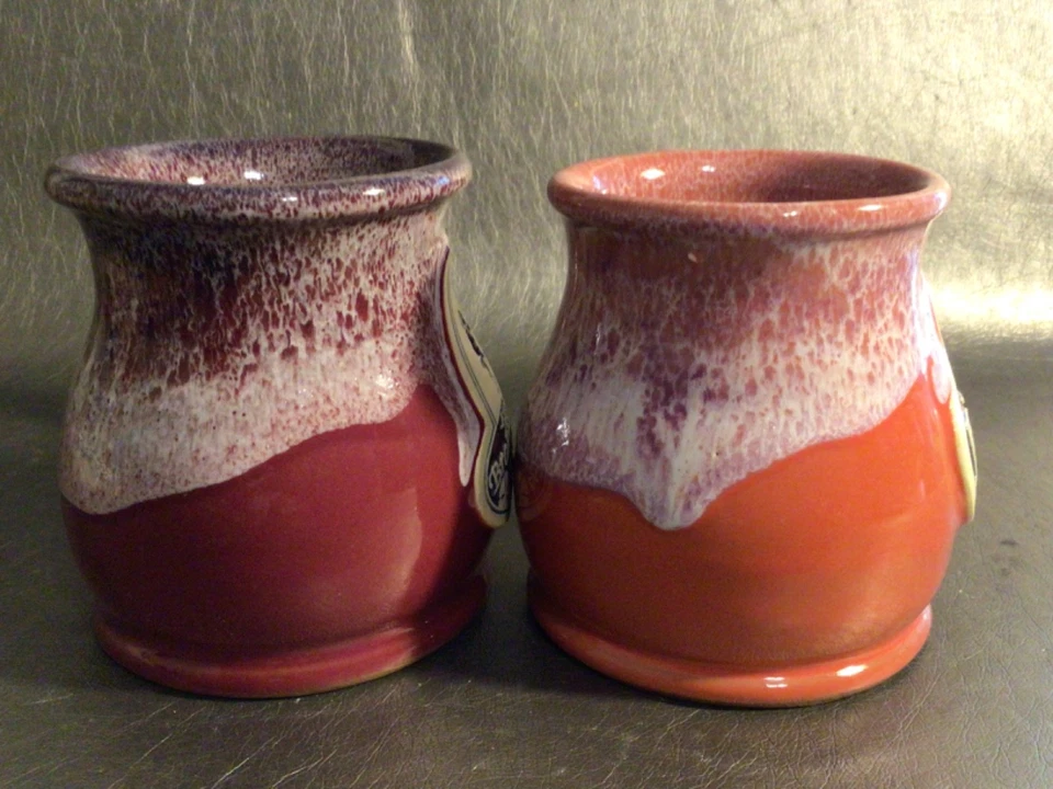 2 tazas de café Deneen Pottery Another Broken Egg Café & Egg Harbor Café 2013 Foto 2 de 4