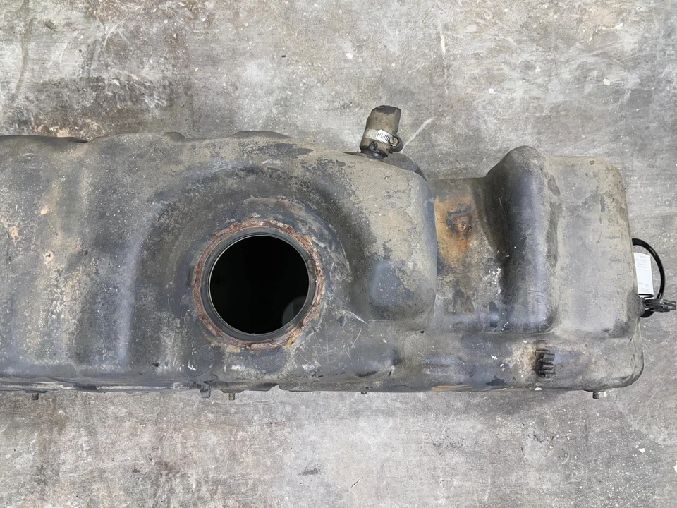 Depósito de tanque de gasolina Chevrolet Silverado 1500 05-13 4,3 L 34 galones OEM Foto 2 de 4