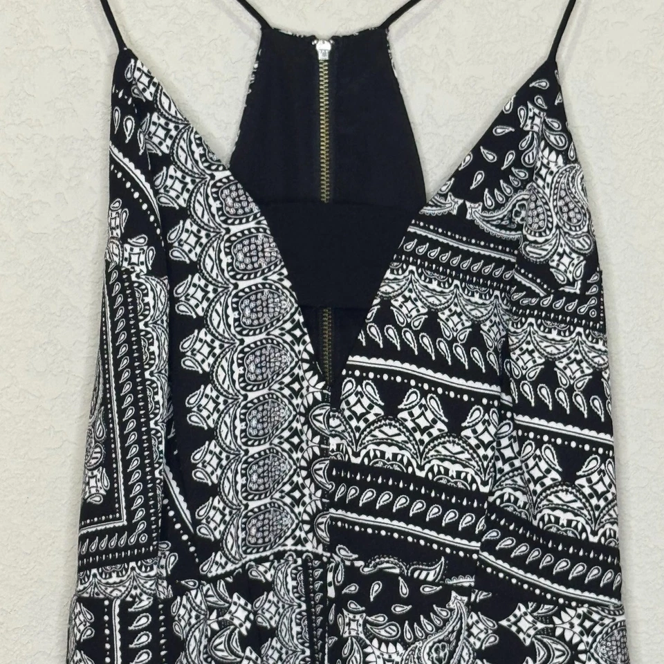 Bermuda Finders Keepers preta branca estampa de bandana macacão forrado tamanho XS - Imagem 3 de 4