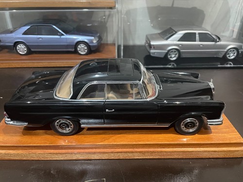 AUTOART 1/18 1968 Mercedes 280SE Coupe Black 1:18 - Picture 8 of 14