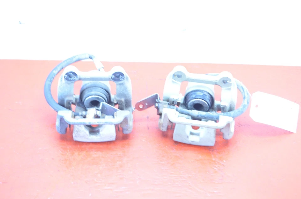 06-10 DODGE CARGADOR R/T TRACCIÓN TRASERA IZQUIERDA/DERECHA JUEGO DE PINZAS DE FRENO OEM Foto 2 de 4