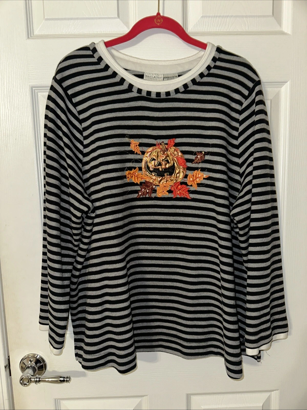 The Ultimate Guide to Vintage Halloween Sweatshirts in XL: Spooktacular Styles for Every Fan
