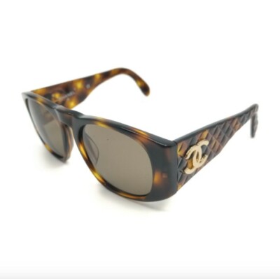 CHANEL Vintage Elegant Tortise Shell Sunglasses With Leather Detail CHANEL Vintage 91235 brown tortoise resin gold CC logo cat  main image 4