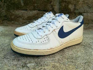 nike legend low