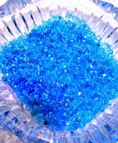 BN 75g 1-2 mm TURQUOISE BLUE SEED + 3mm BUGLE AURORA BOREALIS FINISH GLASS BEADS - Picture 2 of 5