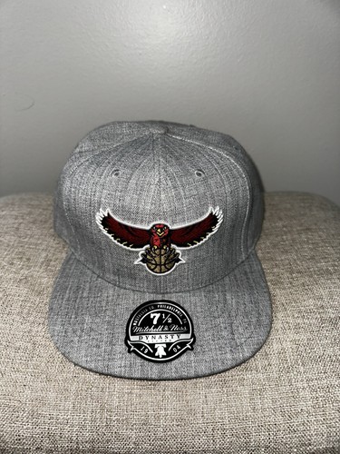 Atlanta Falcons Football Mitchell & Ness Embroidered Fitted NFL Hat Cap - Picture 2 of 4