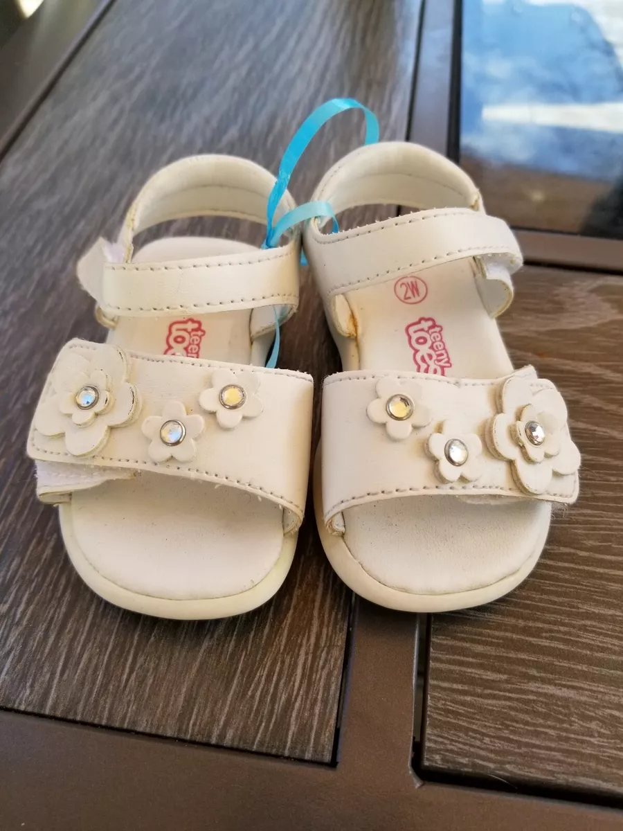 Infant Girl Teeny Toes White Flower Sandals Size 2