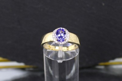 Entourage Ring, Tanzanite Brilliant Ring in 375 Yellow Gold (9 Carats)