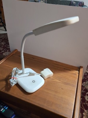 Sunbeam LED Desk Lamp White No BOX Works Fine.