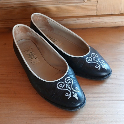 Trachtenschuhe Südtiroler Schuhe Damen  Leder bestickt schwarz weiß Gr. 39