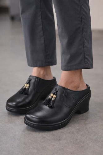 Ariat Black Leather Clogs with Tassels Dize 6.5 Genuine leather upper