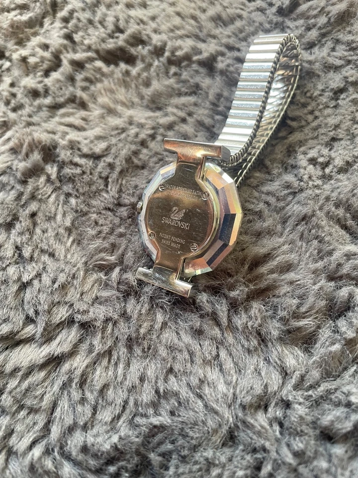 Reloj Swarovski Swiss Cuarzo Damas - Esfera Rosa - Cristal Transparente Corte Diamante Foto 4 de 4