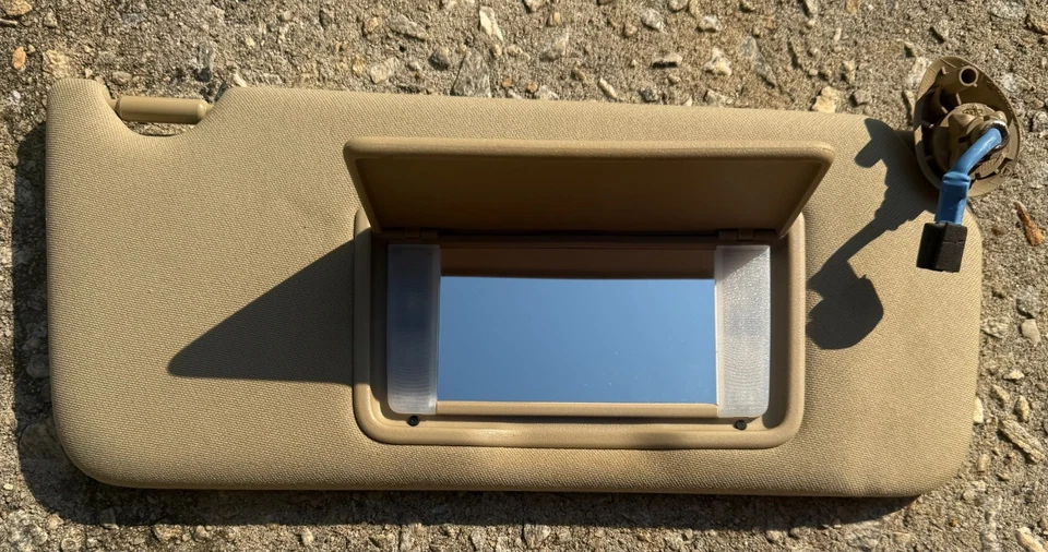 Honda Accord 2008-12 Passenger Side Sun Visor RH Lighted Tan/beige Sunvisor OEM - Image 2 of 3