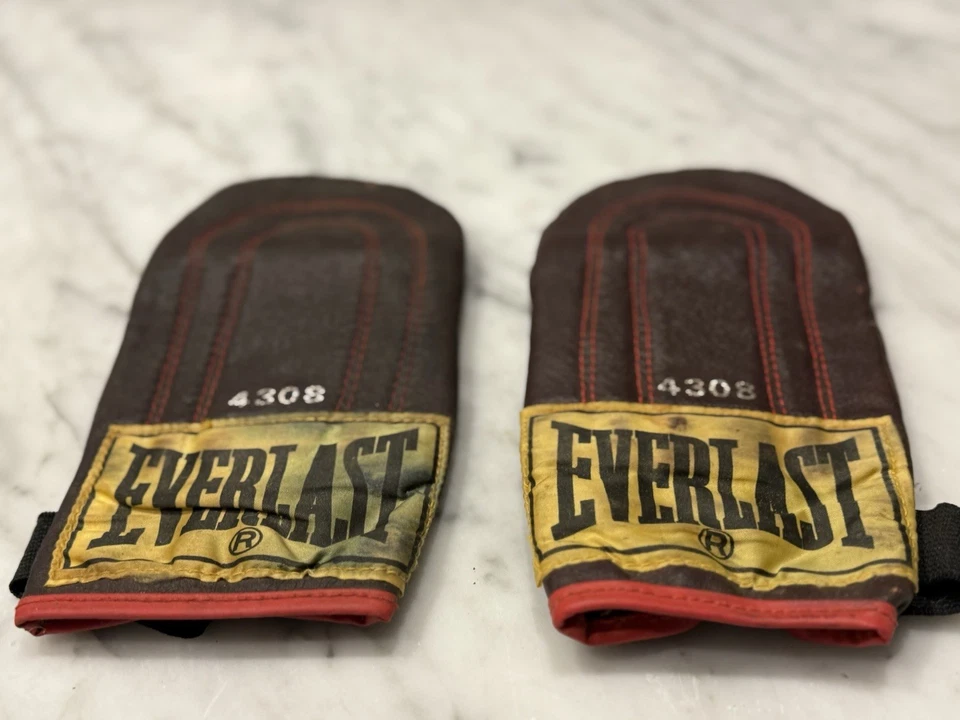 Vintage Everlast 4308 Boxing Focus Mitts - Mid Century Training Gear Punch Pads - Image 4 of 4