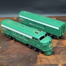 Mantua PC F7 Diesel Locomotive DC #4751 Not Running Plus Baggage Car