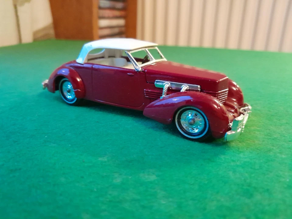 MATCHBOX YESTERYEAR Y18. 1937 CORD 812 SEDAN. MAROON. 1980's  VGC NO BOX. - Image 2 of 4