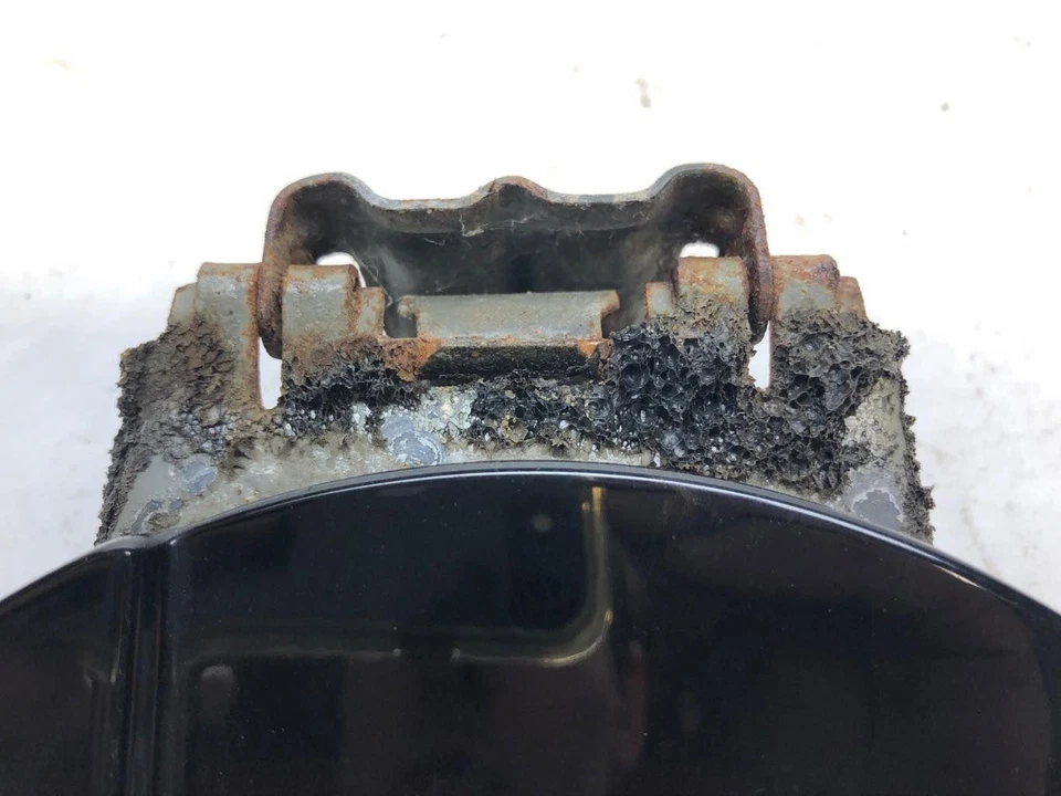 02-06 Cadillac Escalade EXT Tanque de Combustible Llenadora Puerta Gas Cubierta Tapa Solapa Negro U855 Foto 3 de 4