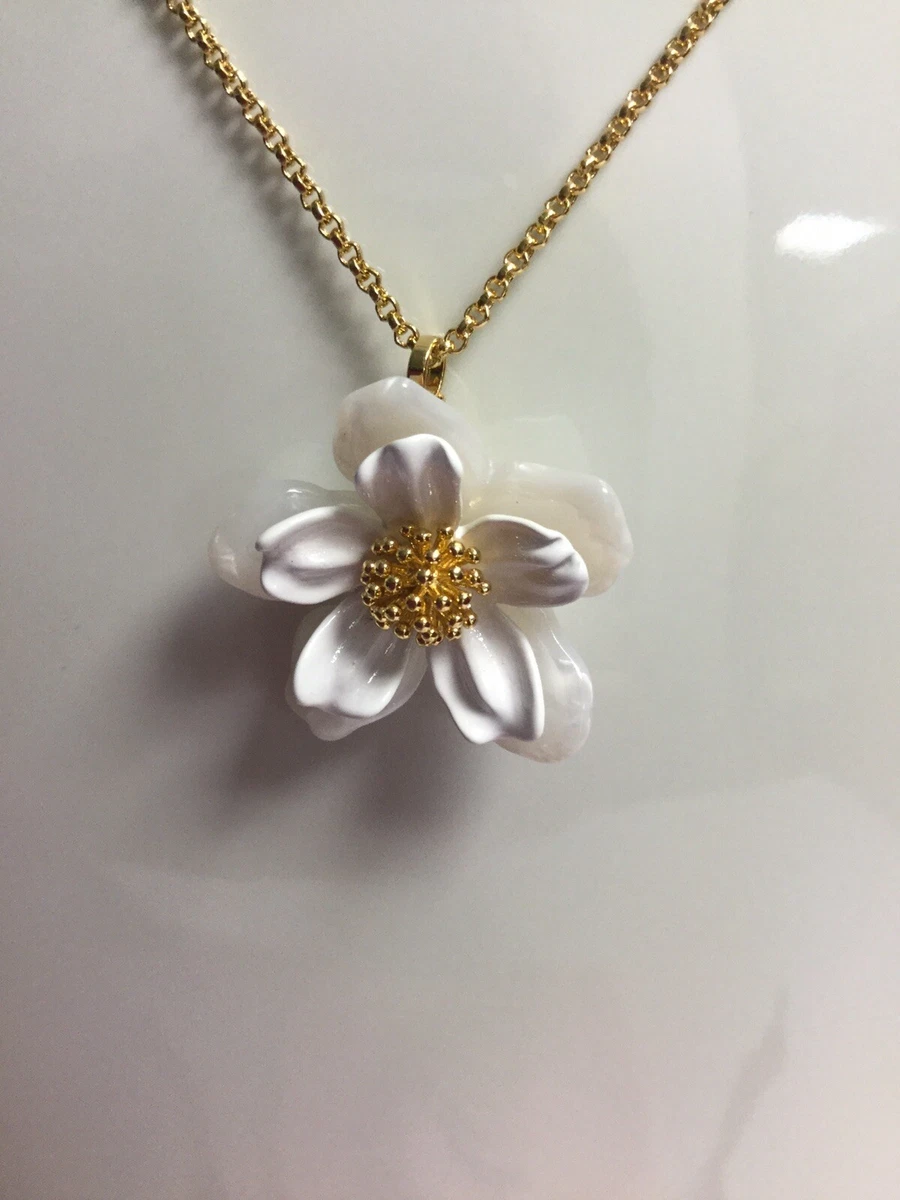 White sales floral necklace
