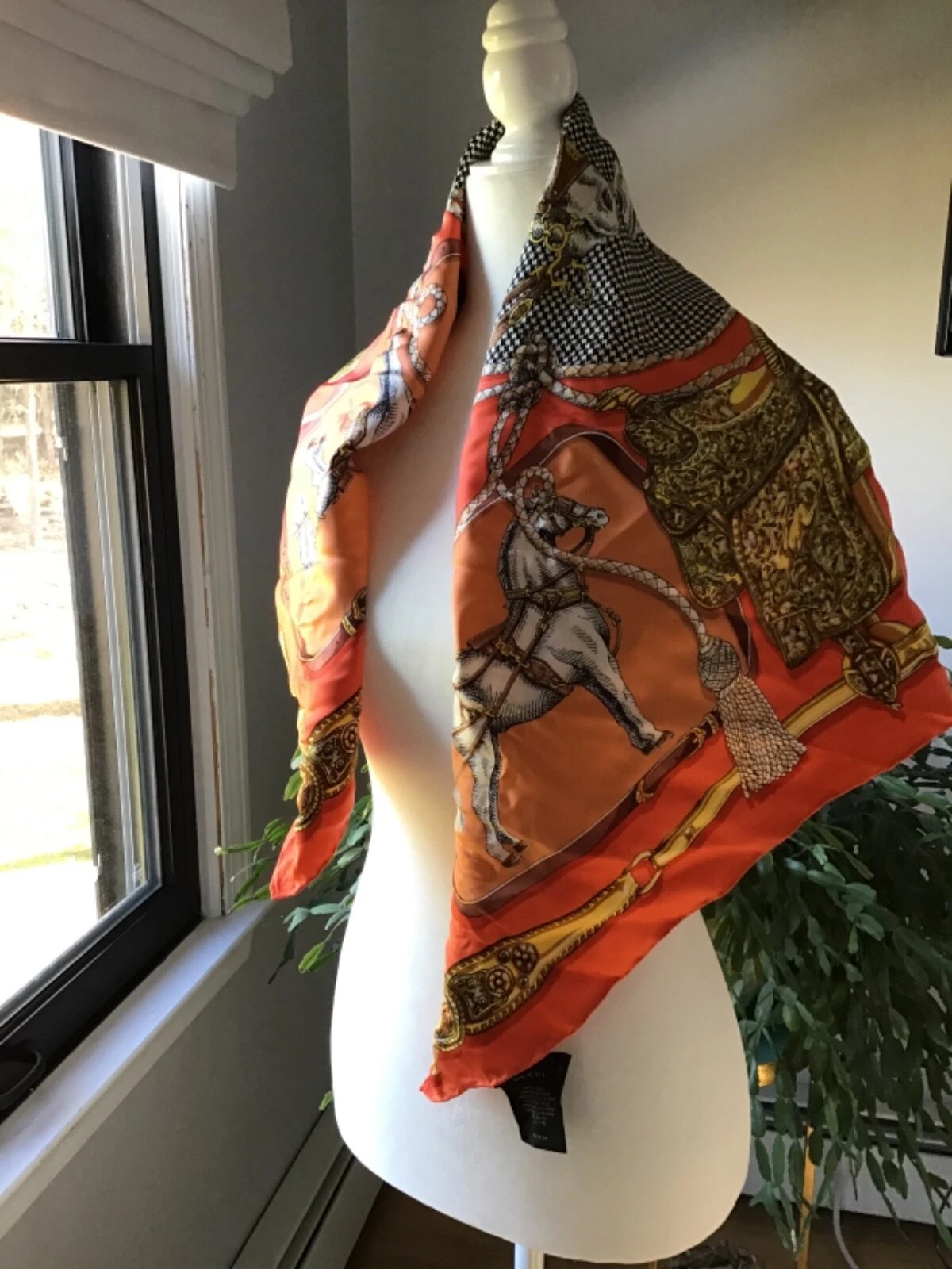 Neuf écharpe Gucci 100 % soie orange cheval et gland foulard
