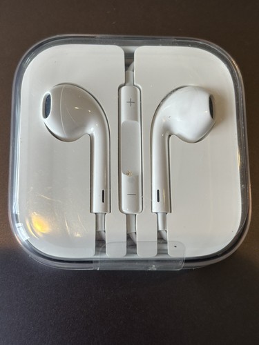 Apple EarPods Headphones with 3.5mm Plug Wired Ear Buds with Built-in Remote NEW