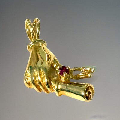 Abschluss Anhänger oder Charm, 14 Kt Gold mit Rubin Akzent