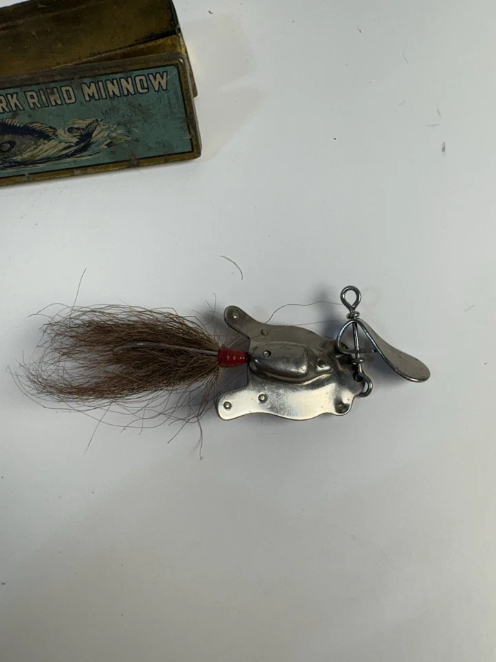 Al Foss Frog Wiggler #11 Latón Resistente Ceja Bucktail Lata Azul con Papeleo Foto 2 de 4