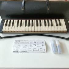 Suzuki Pro-37 V2 Melodion Pianica 37-Key Keyboard Harmonica with Case From Japan