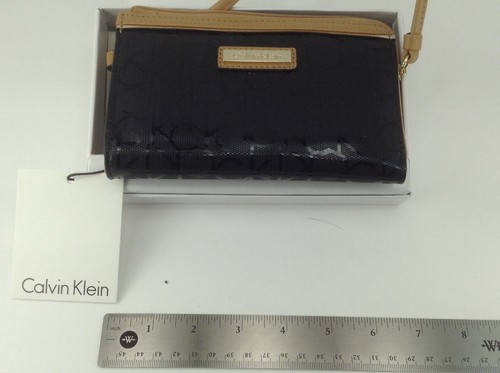 Women's CALVIN KLEIN Black Leather Wristlet Wallet - $68 MSRP - Picture 2 of 4