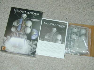 Pegasus The Moonlander Spacecraft 1/350 Model Kit #9109 NEW